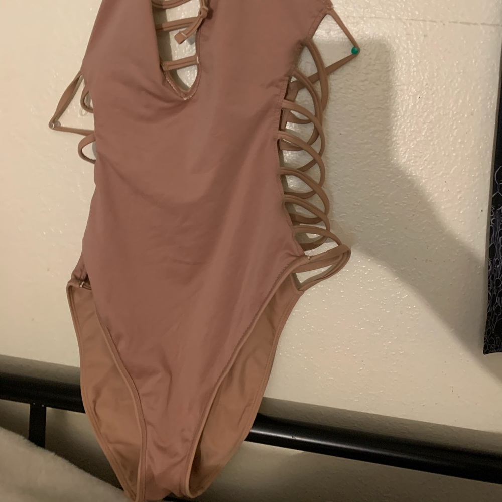 Bikini - Picture 2 of 2